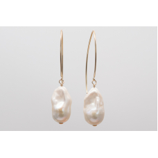 Baltas AAA baroka upes pērles ar sudraba garajiem auskaru āķīšiem