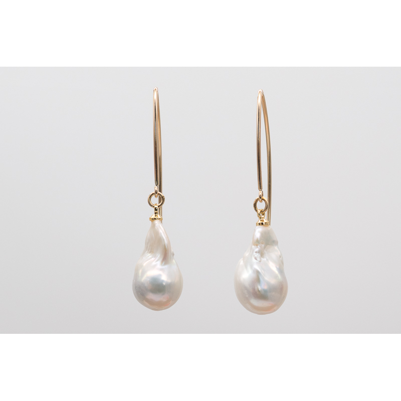 Baltas baroka upes pērļu lāsītes ar gold-filled āķīšiem