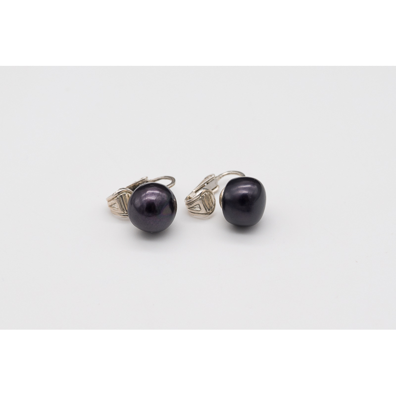Black freshwater pearl clip-on earrings with silver setting