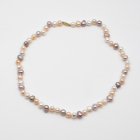 Three-tone freshwater pearl necklace with clasp, 45 cm