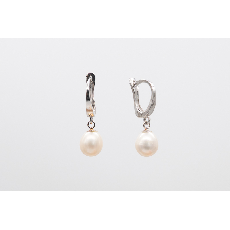 Silver-white oval freshwater pearl earrings with Click-It closure